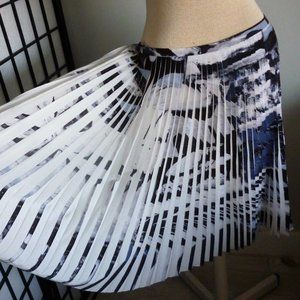 WOMENS D.EXTERIOR PLEATED SKIRT SIZE 42. MADE IN ITALY